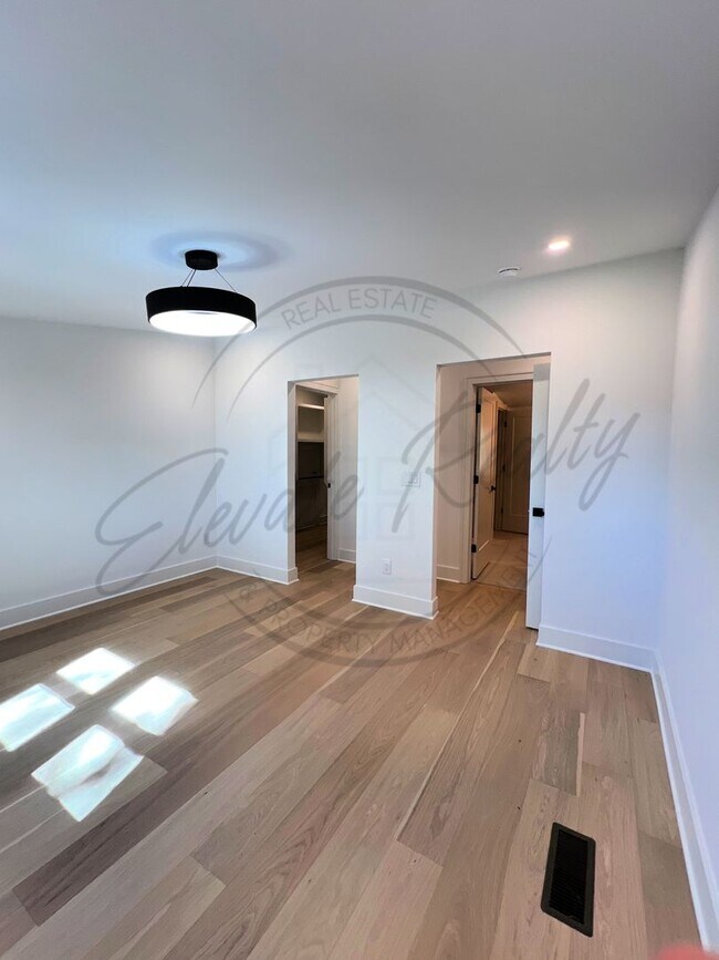 Building Photo - Modern Elegance in the Heart of Nashville ...