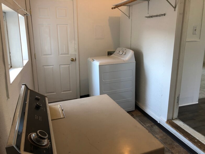 Building Photo - 125 NE Whitman St