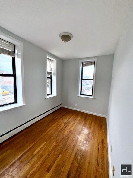 Building Photo - 36 AVENUE