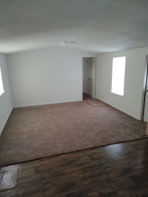 Building Photo - 128 SE Guinevere Ct