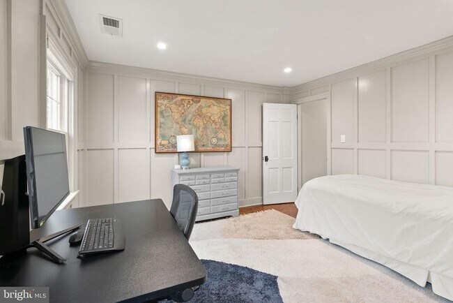 Building Photo - 312 N Pitt St