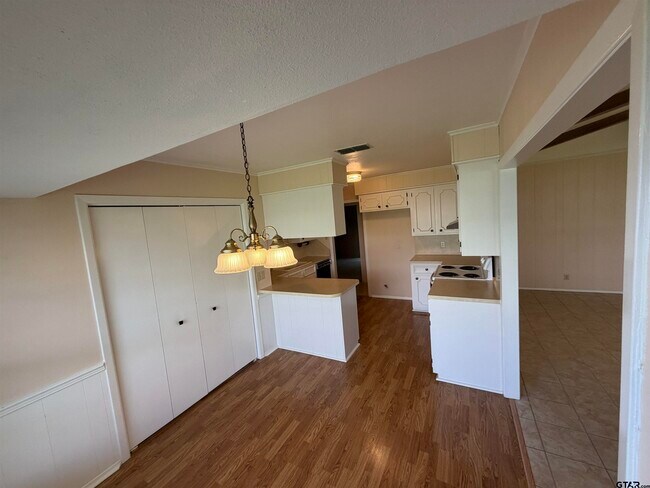 Building Photo - 1311 Larkspur Ln