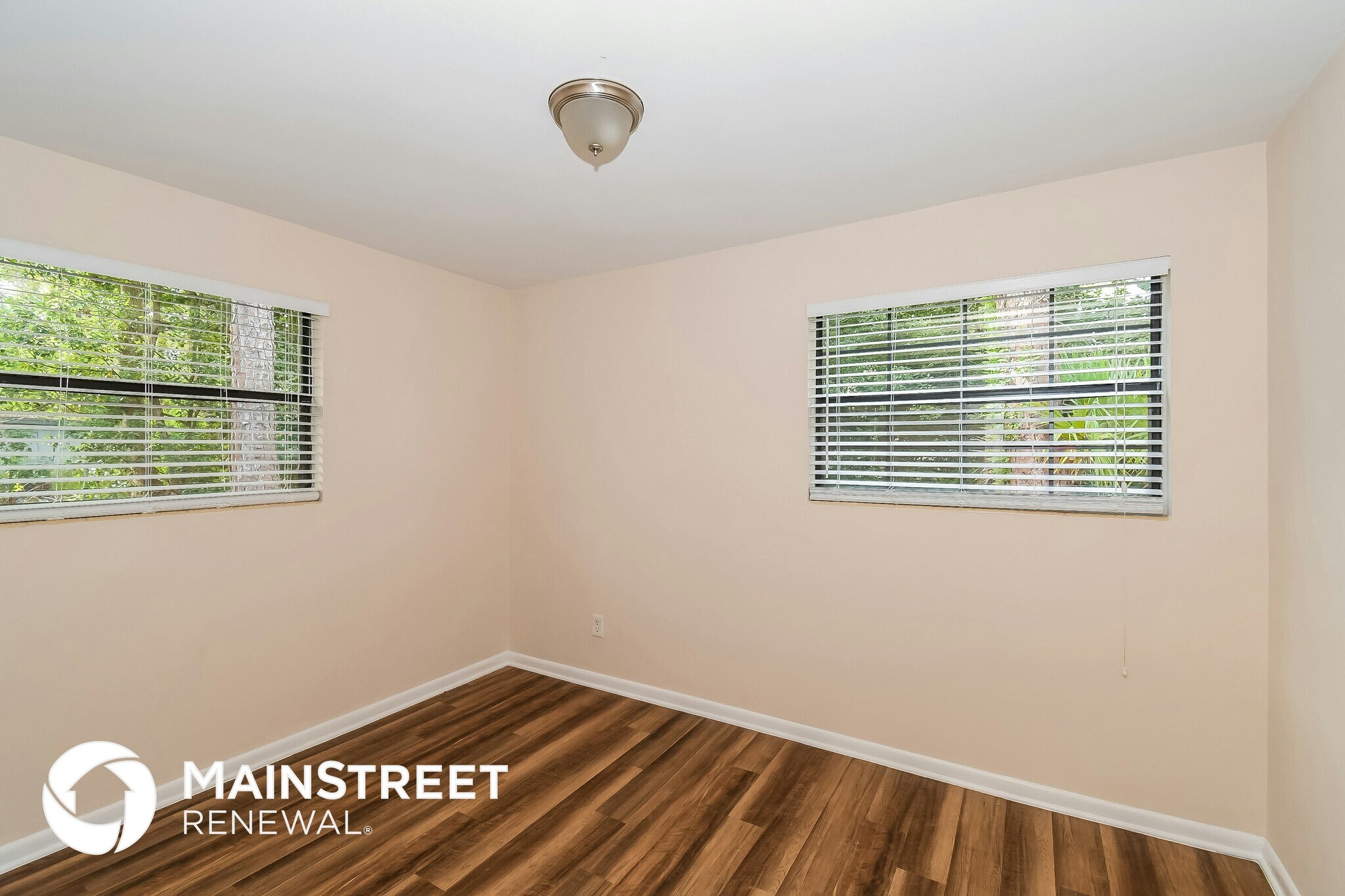 Building Photo - 1044 Legay Ave