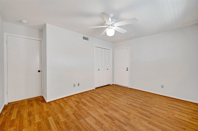 Building Photo - 6222 Creekbend Dr