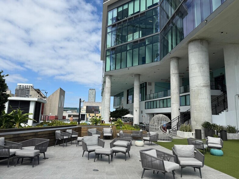 Building Photo - 398 NE 5th St