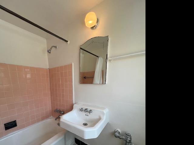 Building Photo - 0 bedroom in Chicago IL 60626