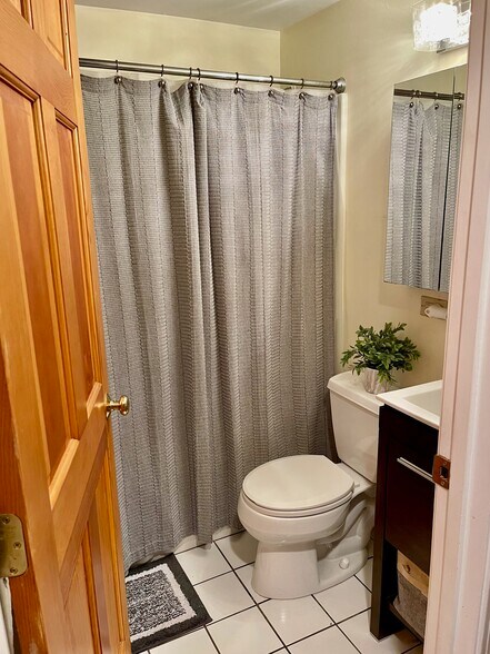 Building Photo - 46 Hull St