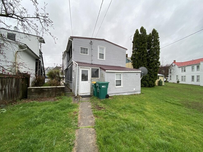 Building Photo - 212 York St