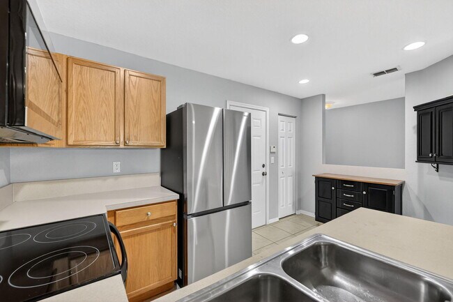 Building Photo - 2245 Portsmouth Ln