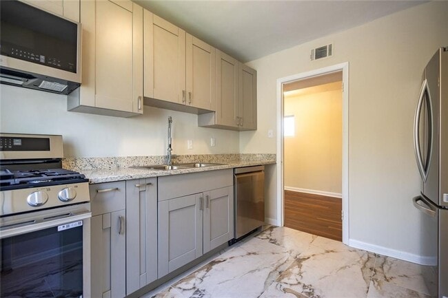 Building Photo - 91 Rumson Rd NE