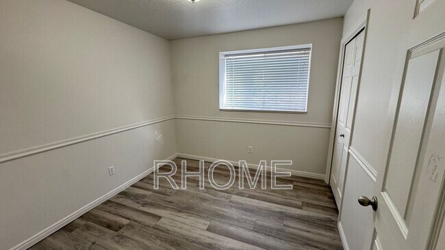 Building Photo - 1441 Westbury Way