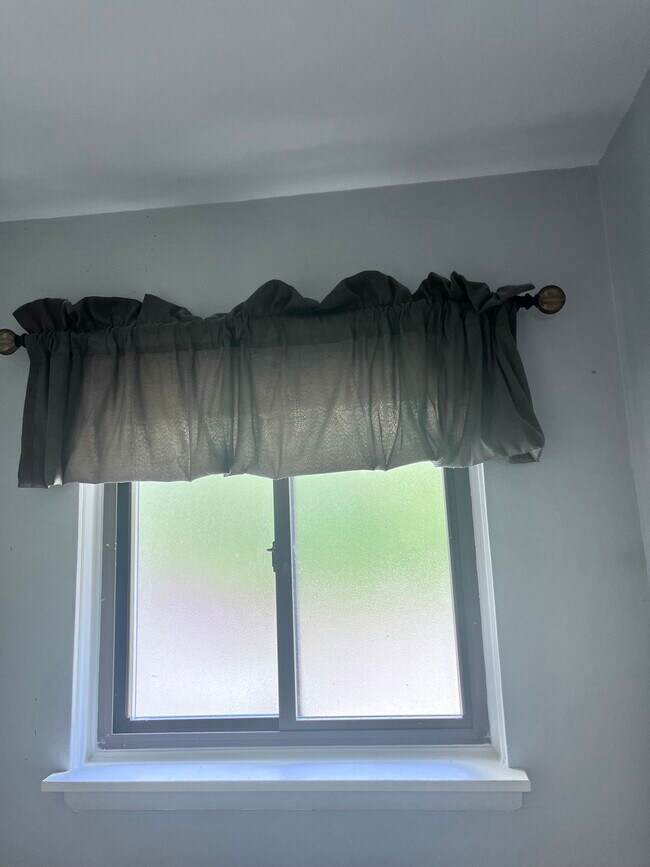 Building Photo - 8520 Lakewood Ave