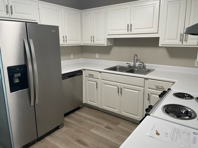 Building Photo - 6004 Susan Cir