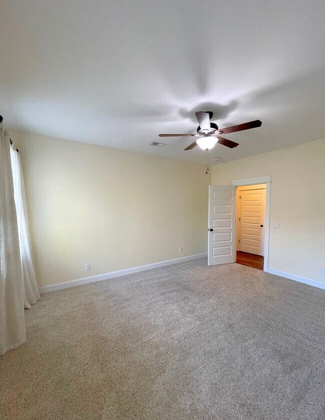 Building Photo - 3/2 updated home with amenities