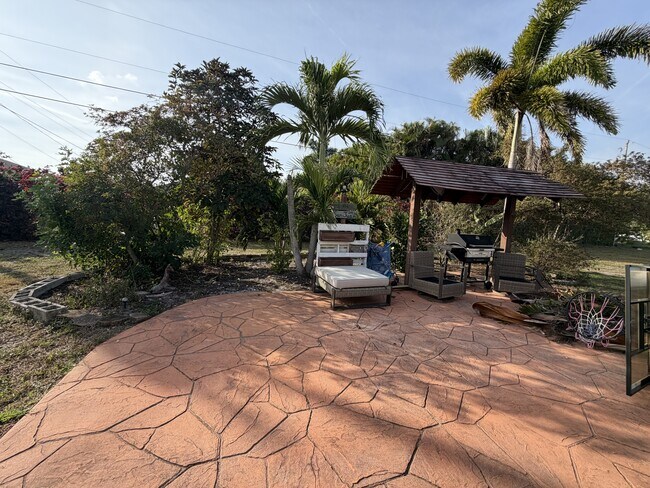 Building Photo - 4542 SW Savona Blvd