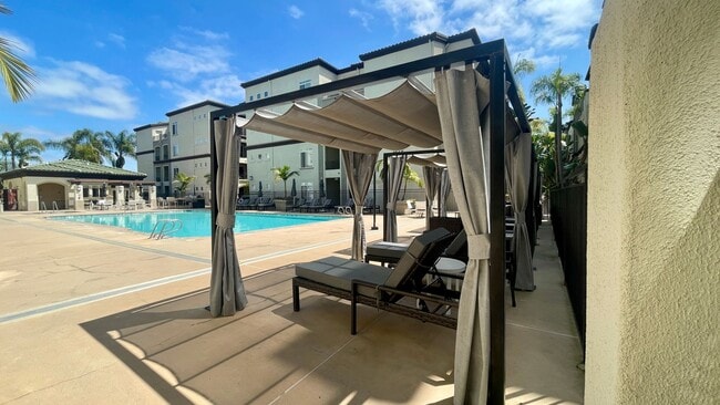 Building Photo - Beautiful 2 bedroom+Den/Office or Bonus ro...