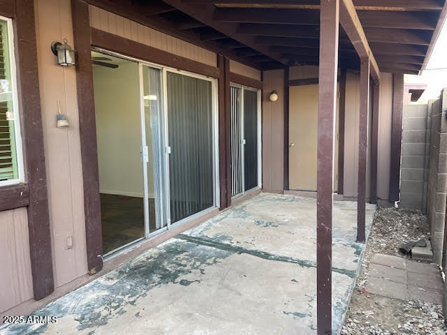 Building Photo - 916 S Hacienda Dr
