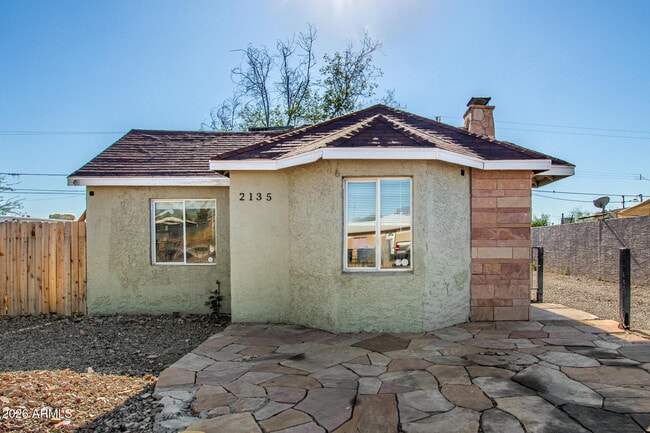 Building Photo - 2135 W Hadley St