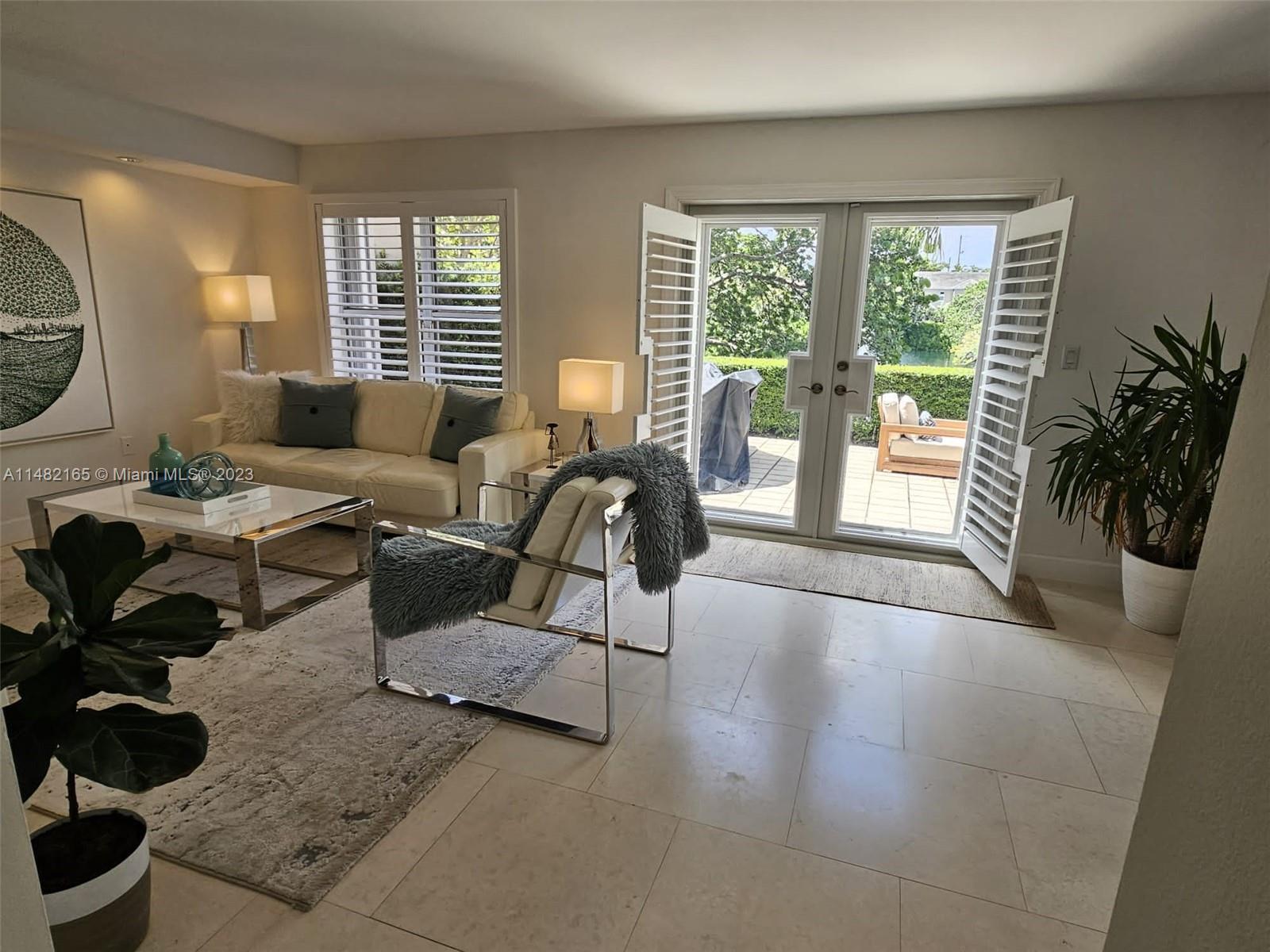 Building Photo - 5570 SW 70th Pl S