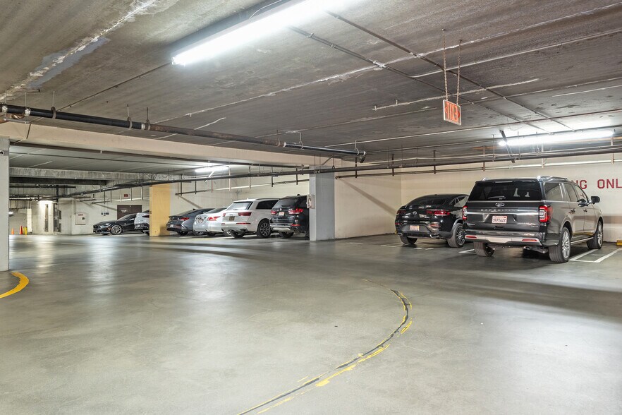 Building Photo - 10535 Wilshire Blvd