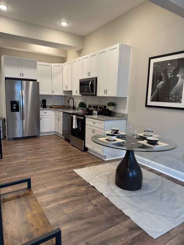 Building Photo - 3429 Chestnut Ave