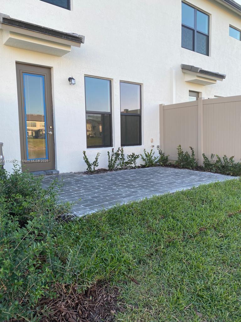 Building Photo - 2151 Appleton Cir S