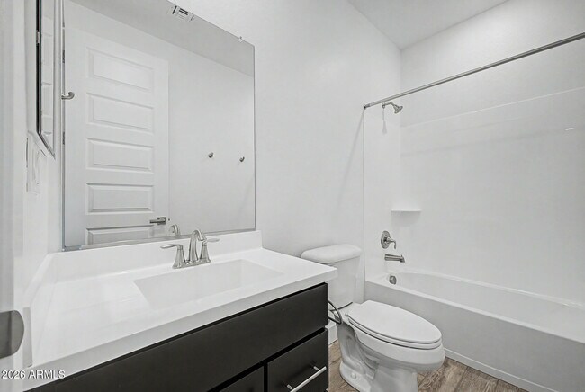 Building Photo - 21505 E Sparrow Dr