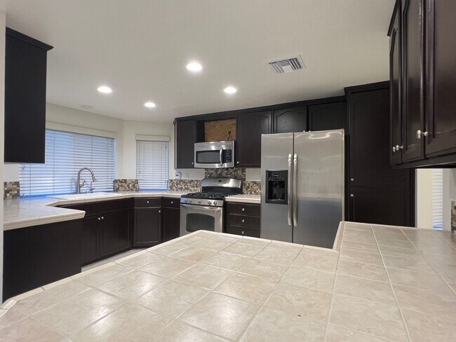 Building Photo - Gorgeous 3 bedrooms, 2 baths in highly desired North La Quinta