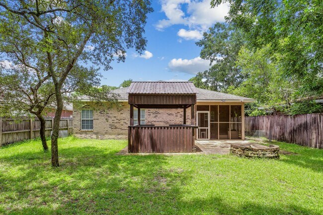 Building Photo - Four Bedroom with Outdoor Kitchen in Shalimar