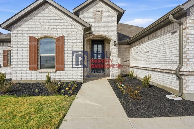 Building Photo - Refined 3-Bedroom Single-Story Home with Versatile Layout