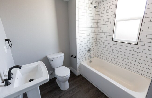 Building Photo - Charming Fully Renovated Home in the Heart of Southeast Portland