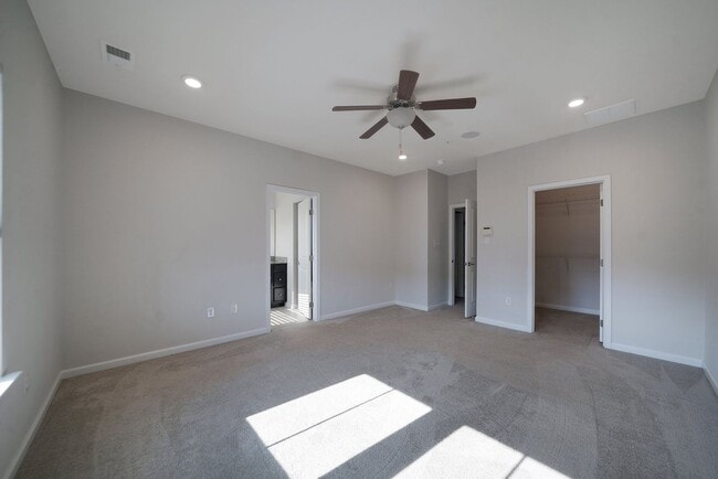 Building Photo - Luxury 3 Bedroom 4 Bath Townhome in Atwate...