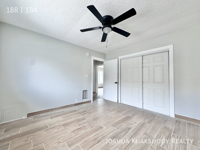 Building Photo - 450 Normandie Ave