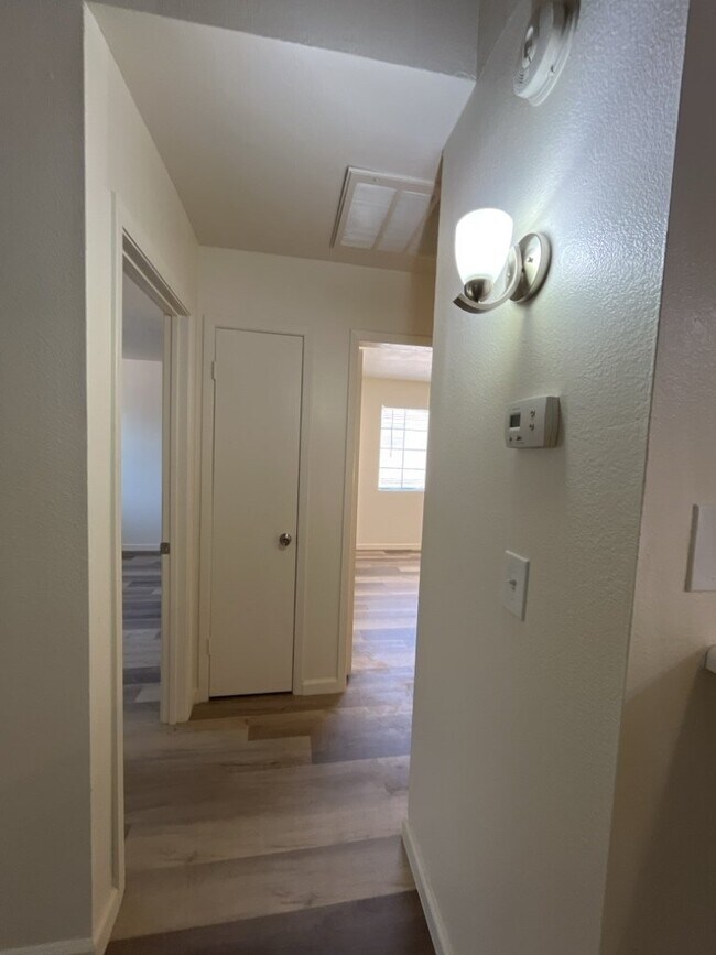 Building Photo - 2697 Aarondavid Dr