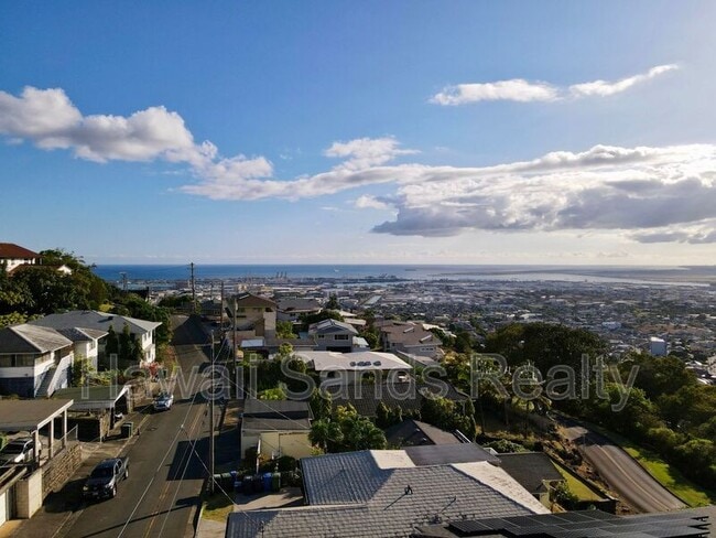 Building Photo - 1242 Mamalu St