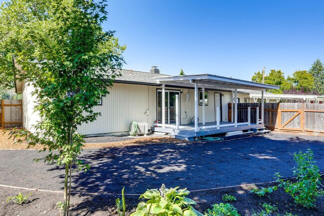 Building Photo - 2035 McKinley St