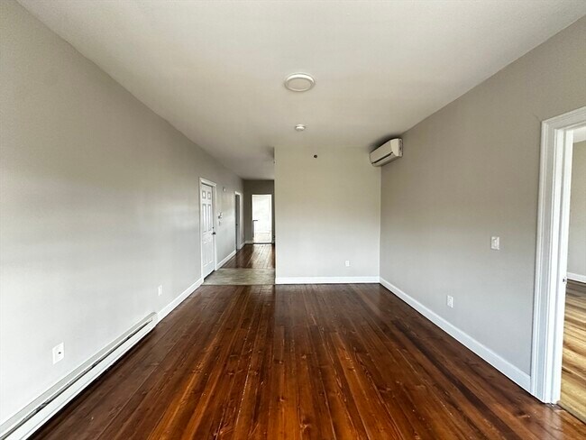 Building Photo - 5 Hampshire St