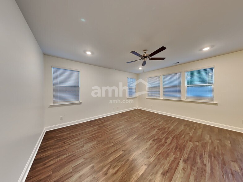 Building Photo - 576 Rivermist Dr