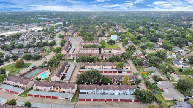 Building Photo - 12400 Brookglade Cir