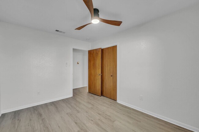 Building Photo - AVAILABLE NOW! (SECTION 8 ACCEPTED)