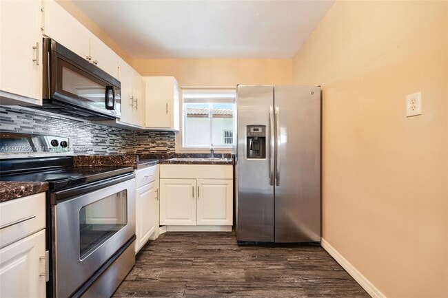 Building Photo - 261 SW 48th Ct