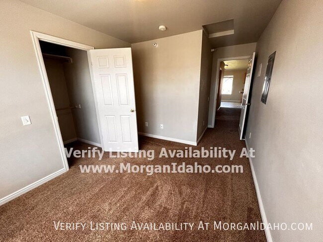 Building Photo - 2216 E Whispering Willow Ln