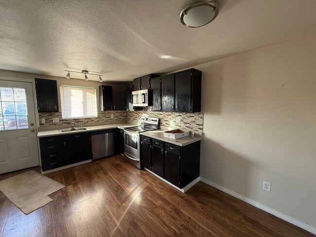 Building Photo - Spacious 2 Bed / 1.5 Bath in Centennial with In-Unit W/D