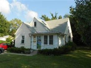 Building Photo - 3 Bedroom, 1.5 bath Home, Available: July 2027!