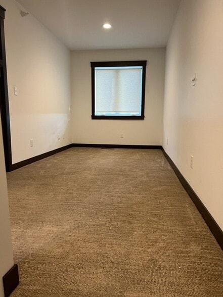 Building Photo - 1101 Linden Drive Unit 5