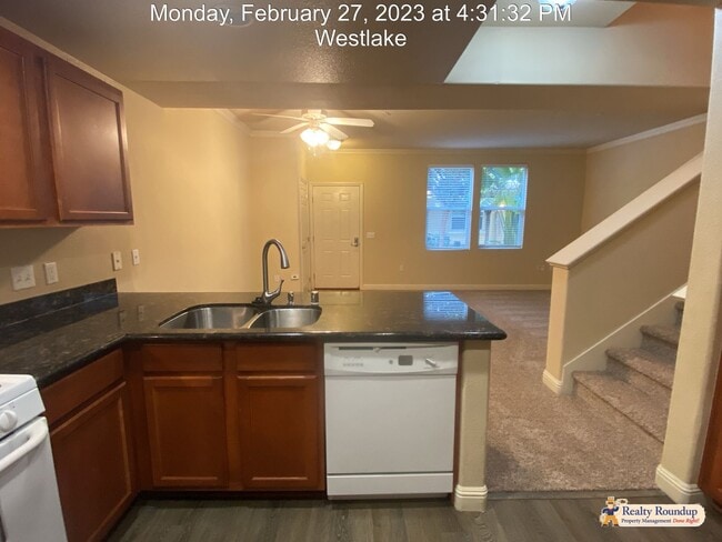 Building Photo - Pristine Condo with New Carpet and Dual Master Suites