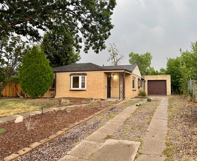 Building Photo - Updated 3 Bedroom 2 Bath Single Family Hom...