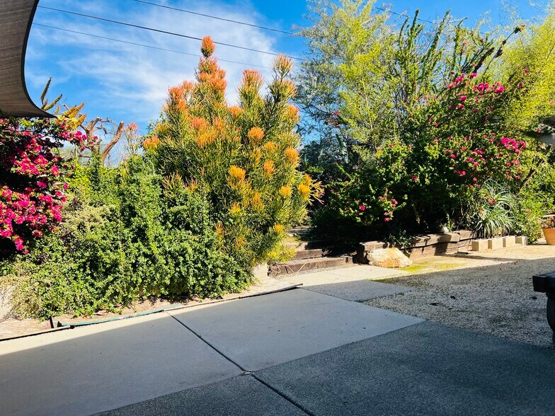 Building Photo - 5177 Carlingford Ave