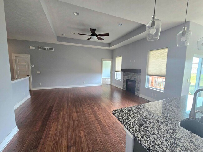 Building Photo - 5 Bedroom/3Bath Single Family Home