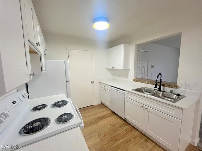 Building Photo - 221 Mission Newport Ln